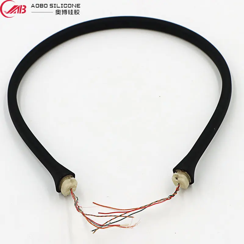 ¿Cómo mejora un cable sobremoldeado de silicona que se lleva en el cuello el rendimiento de un dispositivo portátil y la comodidad del usuario?